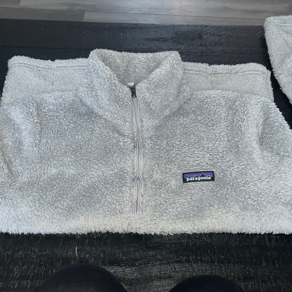 Patagonia Gray Sherpa Quarter Zip. size M